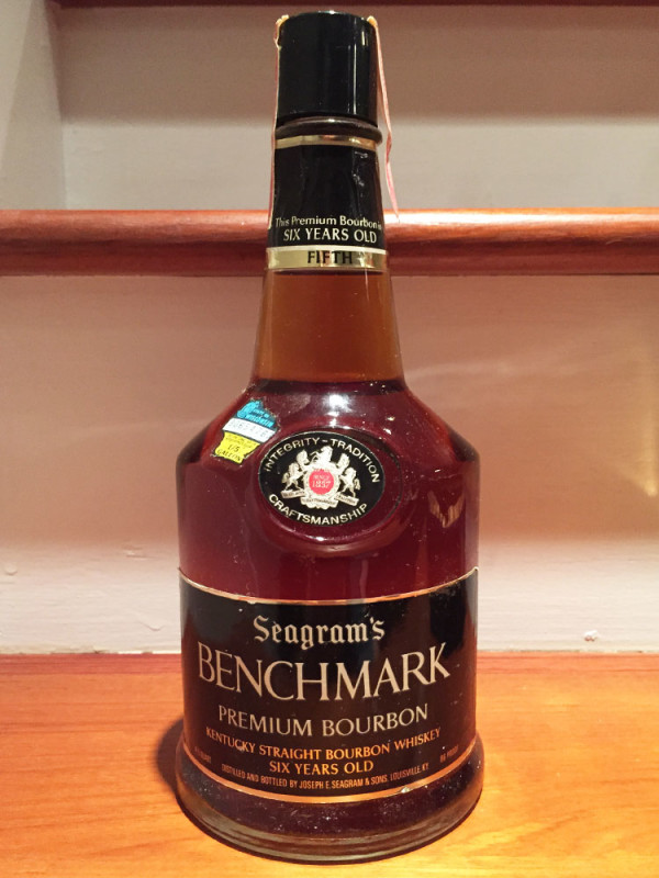 benchmark_american_legion_decanter_1975_front_bottle | whiskey id ...