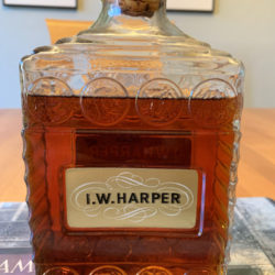 i_w_harper_bonded_bourbon_decanter_1946_1950_front