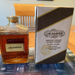 i_w_harper_bonded_bourbon_decanter_1946_1950_front_box