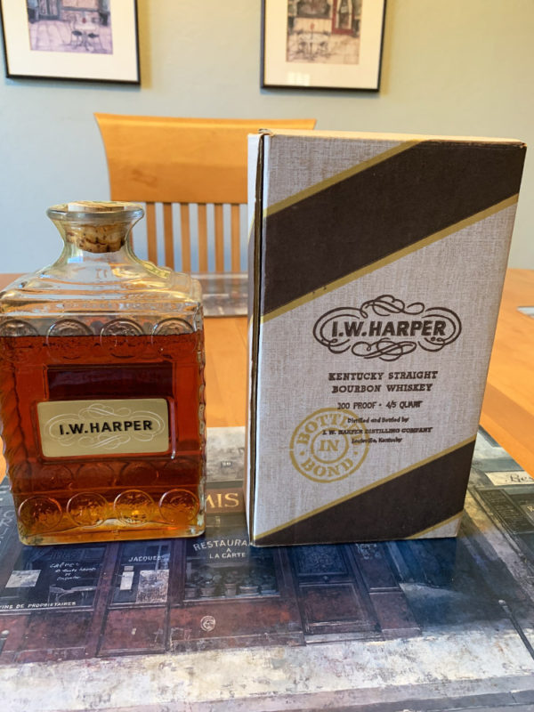 i_w_harper_bonded_bourbon_decanter_1946_1950_front_box whiskey id