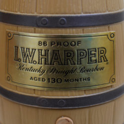 iw_harper_bicentennial_10_year_86_proof_barrel_bottle_1976_front_label