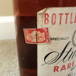 stuarts_rare_old_bonded_whiskey_1947_detail
